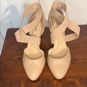 Life Stride Women's Nude Strappy Heels Size 7 **Brand New** Never worn